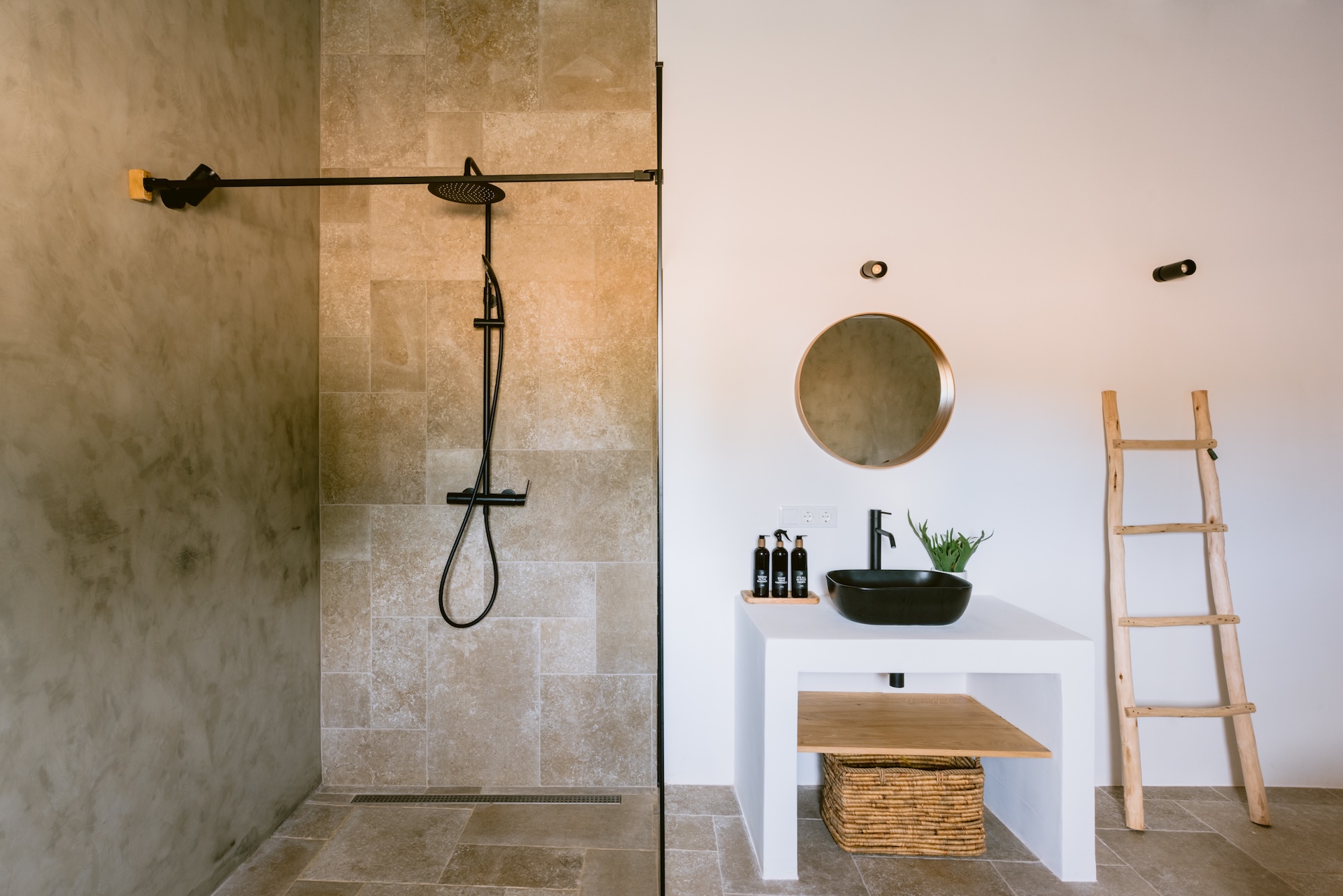 Resa Estates finca sale koop ibiza Jorge bathroom shower.jpg